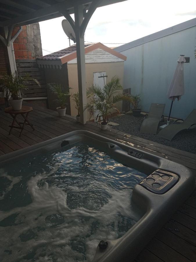 Une Pause S'Impose Au Vauclin Avec Votre Jacuzzi Privatif Pour 3 Nuits Minimum Le Vauclin Bagian luar foto